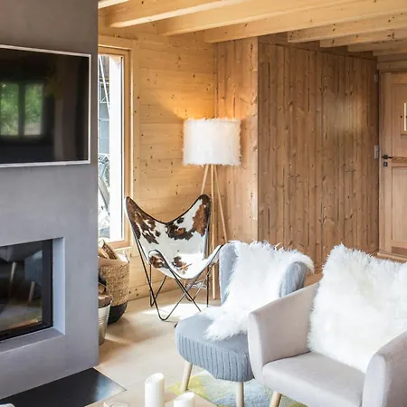 In Les Masses With Garden * Agettes