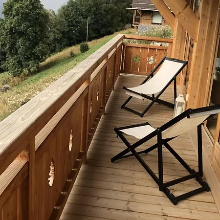 In Les Masses With Garden Agettes